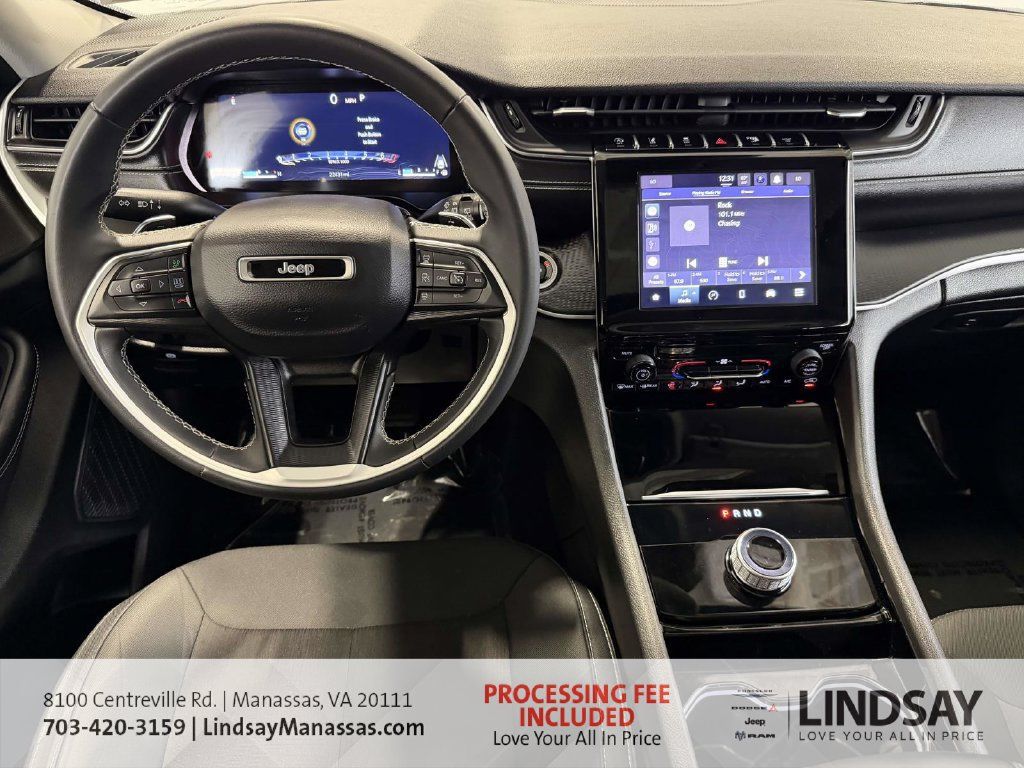 Used 2023 Jeep Grand Cherokee Laredo AWD/4WD image 24