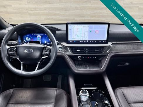 Used 2025 Ford Explorer Platinum w/ Ultimate Package AWD/4WD image 2