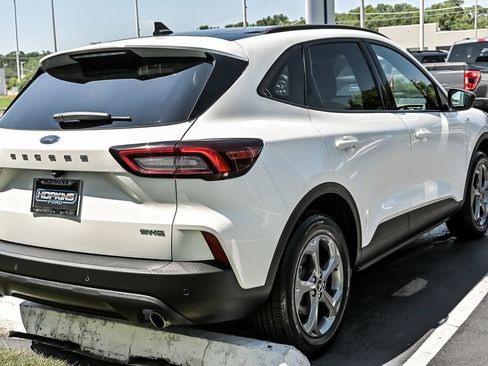 Used 2025 Ford Escape ST-Line w/ Tech Pack #1 AWD/4WD image 8