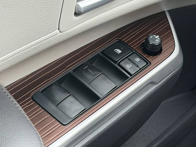 Certified 2022 Toyota Sienna XLE FWD image 33