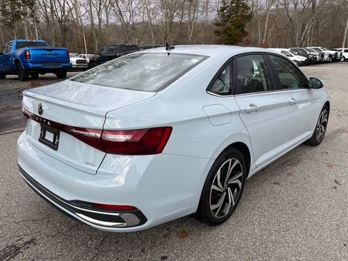 Certified 2025 Volkswagen Jetta SEL image 6