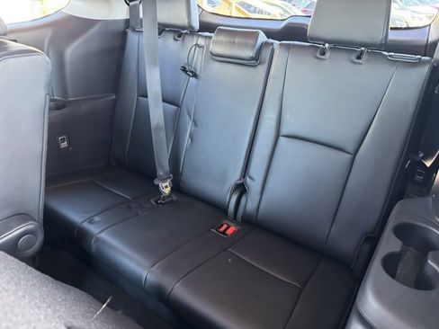 Used 2023 Toyota Highlander XLE image 23