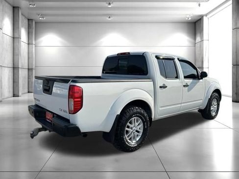 Used 2017 Nissan Frontier SV w/ SV Value Truck Package AWD/4WD image 8