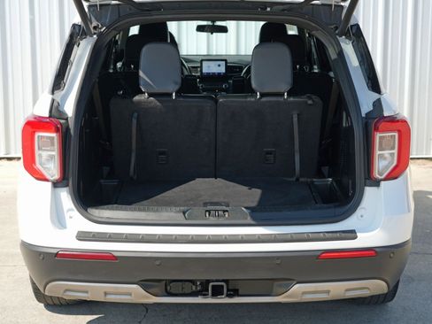 Used 2020 Ford Explorer XLT w/ Equipment Group 202A image 9