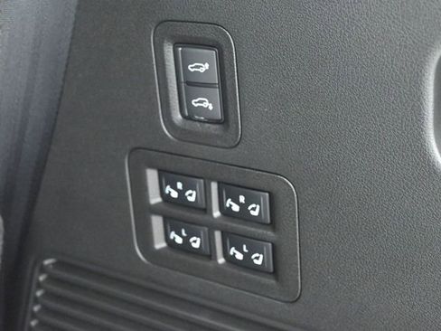 Used 2025 INFINITI QX80 Sensory image 36