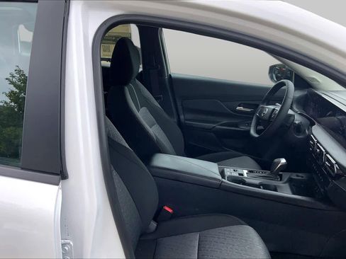 Used 2026 Nissan Sentra SV w/ SV Convenience Package FWD image 9