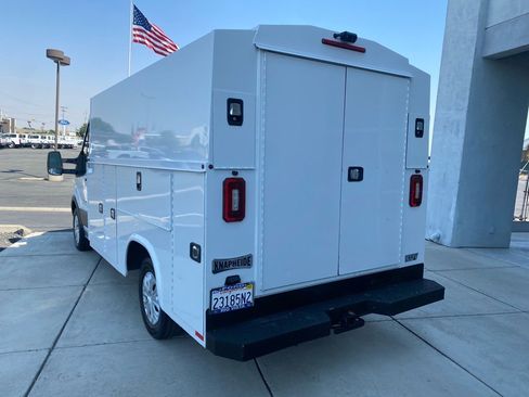 Used 2018 Ford Transit 350 138 w/ Exterior Upgrade Package image 5