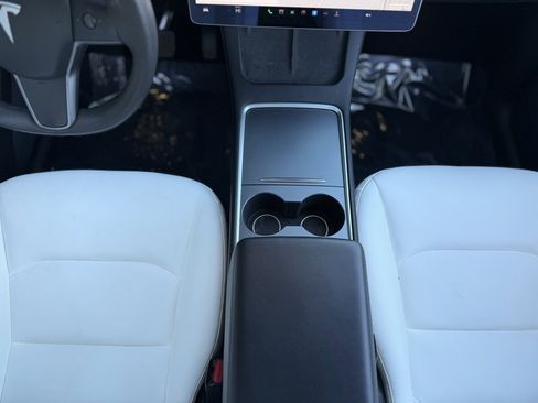 Used 2021 Tesla Model Y Long Range image 46