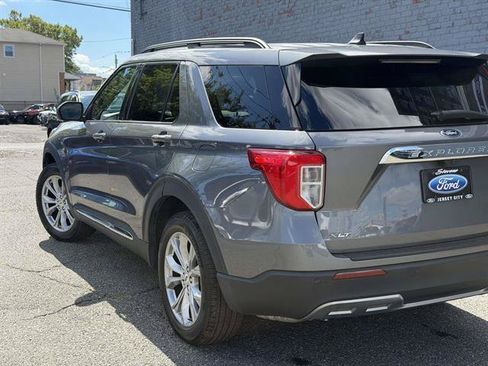 Certified 2023 Ford Explorer XLT w/ Equipment Group 202A AWD/4WD image 3