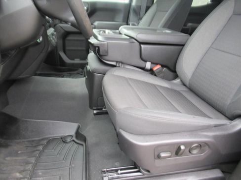 Used 2025 Chevrolet Silverado 1500 Custom image 16