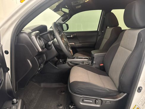 Used 2021 Toyota Tacoma TRD Off-Road image 10