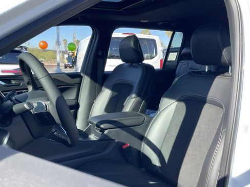 New 2025 Jeep Grand Cherokee L Altitude image 16