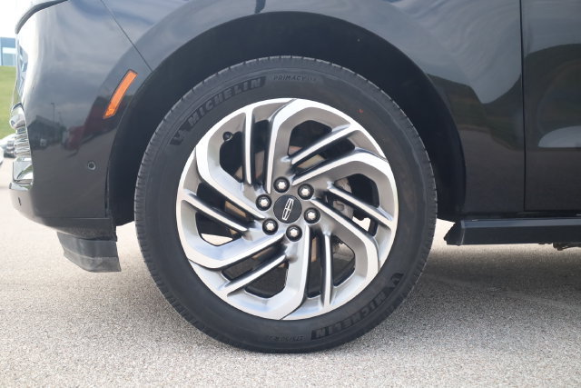Used 2025 Lincoln Navigator Reserve AWD/4WD image 6
