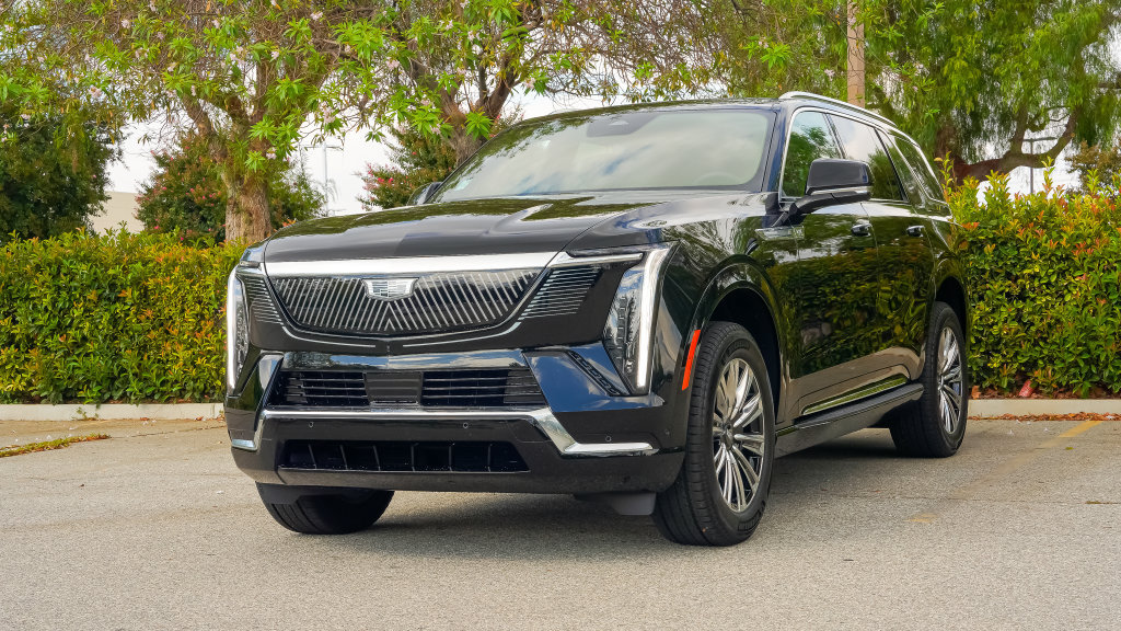 Used 2026 Cadillac Escalade IQL Luxury AWD/4WD image 2