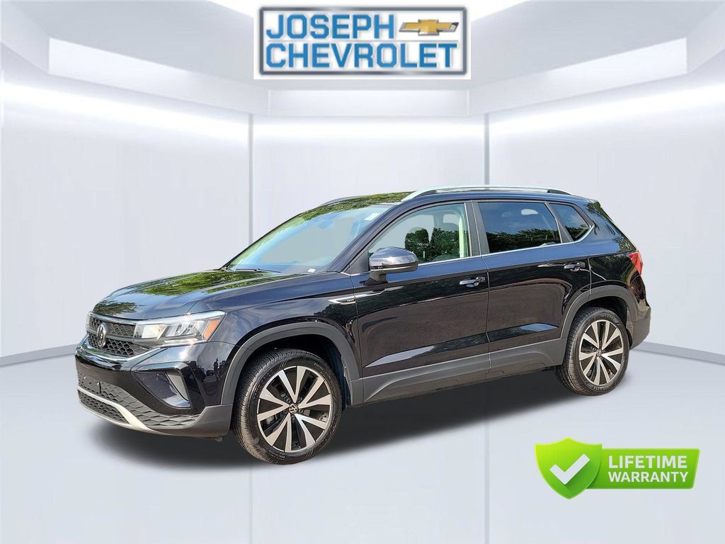 Used 2024 Volkswagen Taos SE FWD image 2