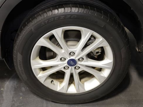 Used 2017 Ford Escape SE w/ SE Cold Weather Package AWD/4WD image 35