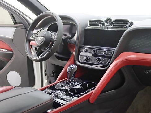 Used 2023 Bentley Bentayga AWD/4WD image 32