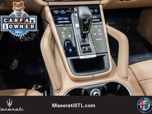 Used 2022 Porsche Cayenne w/ Premium Package AWD/4WD image 18