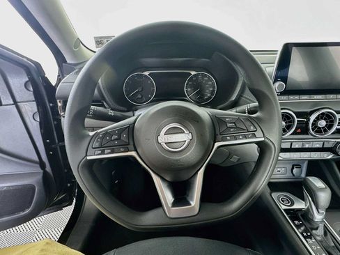 Used 2025 Nissan Sentra SV FWD image 9