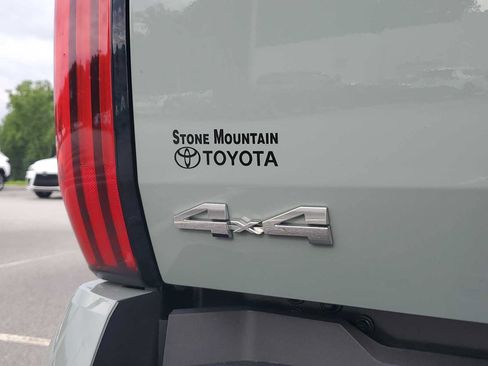 Used 2025 Toyota Tundra Limited AWD/4WD image 7