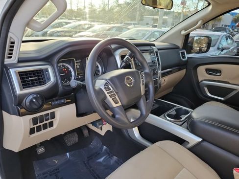 Used 2017 Nissan Titan SV image 16
