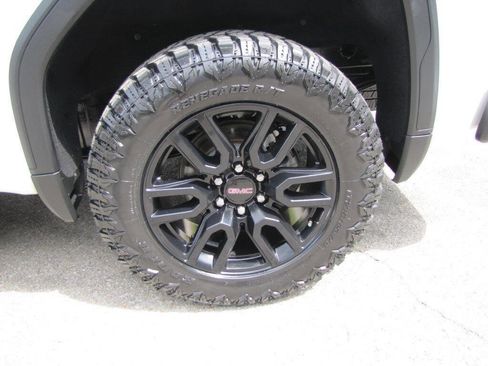 Used 2020 GMC Sierra 1500 Elevation w/ Elevation Value Package image 29