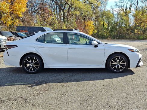 Used 2023 Toyota Camry SE image 6