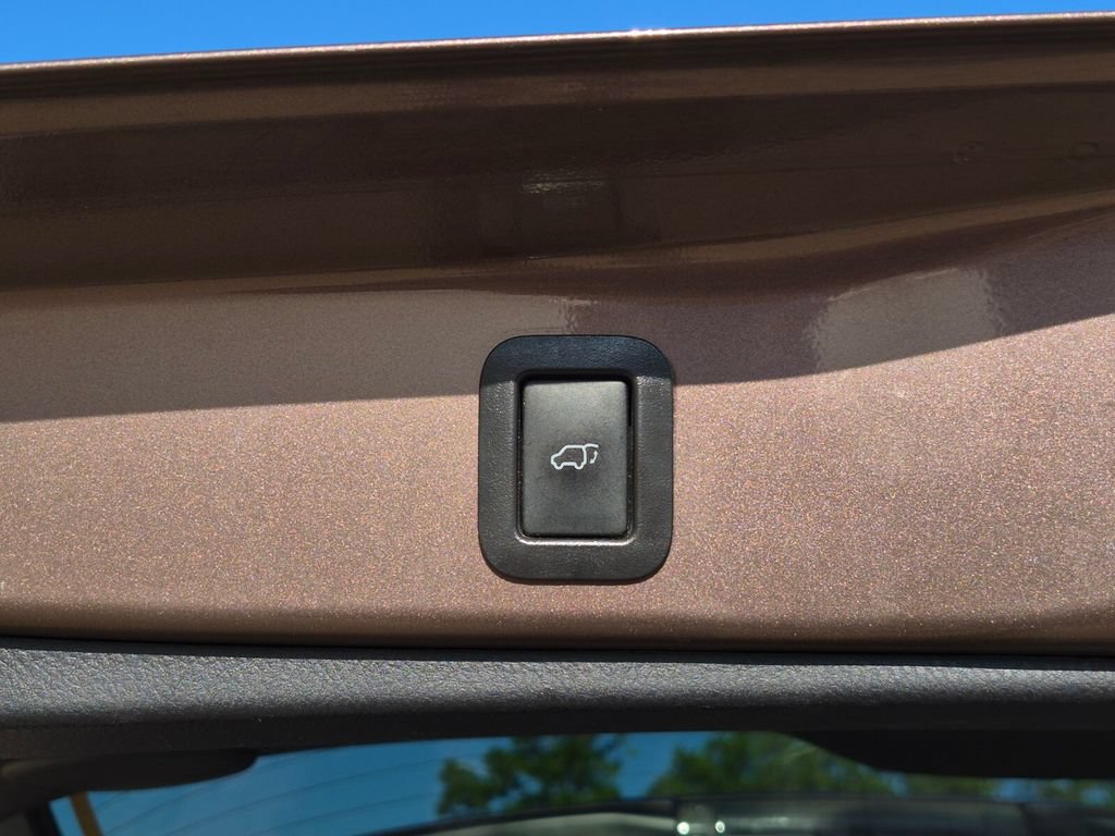 Used 2019 Toyota Highlander Limited FWD image 10