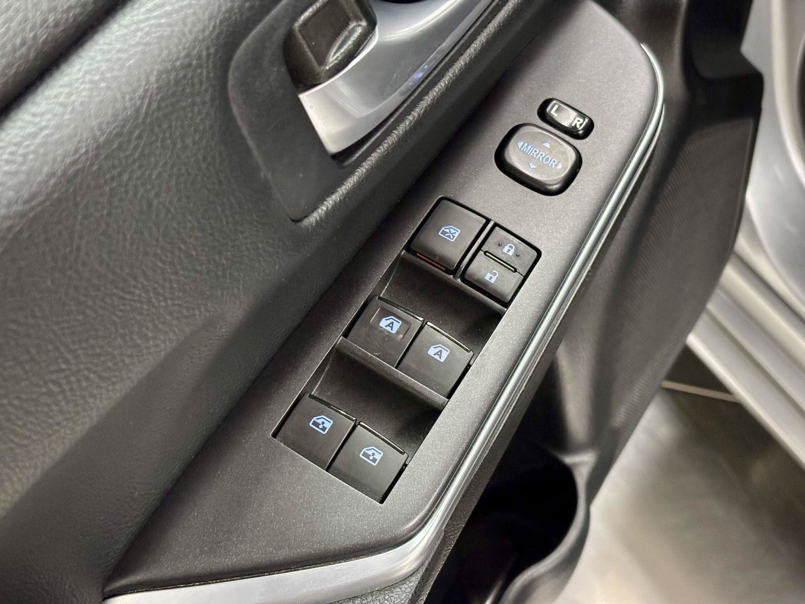 Used 2015 Toyota Camry SE FWD image 14