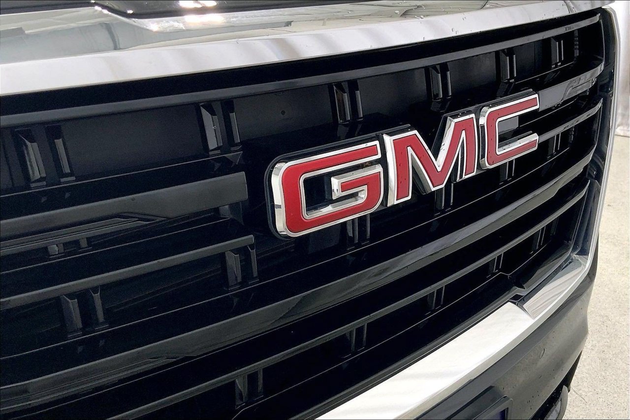 Used 2022 GMC Yukon XL SLE w/ Gmc Pro Safety Plus Package RWD image 30