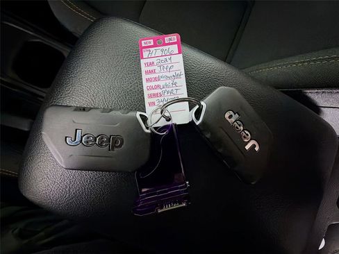 Used 2024 Jeep Wrangler Sport AWD/4WD image 31