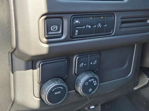 Used 2023 Chevrolet Tahoe LT RWD image 17