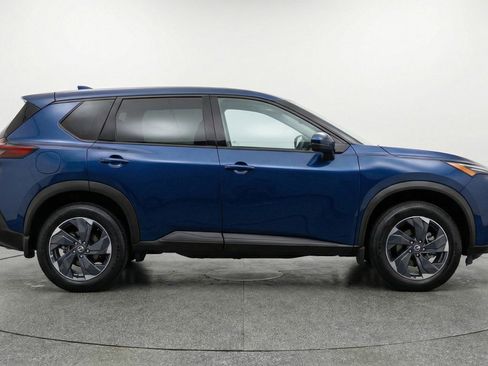 Used 2025 Nissan Rogue SV image 11