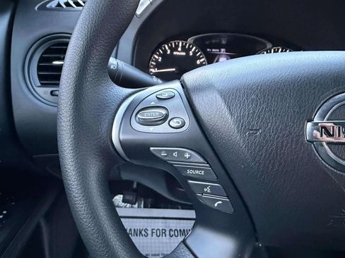 Used 2020 Nissan Pathfinder S image 26