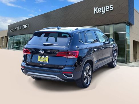 Used 2023 Volkswagen Taos SE w/ Panoramic Sunroof Package AWD/4WD image 4
