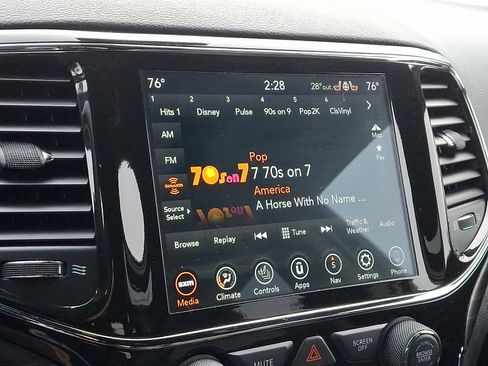 Used 2021 Jeep Grand Cherokee Laredo X image 17