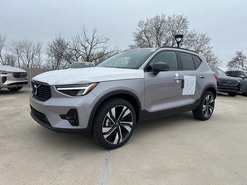 New 2026 Volvo XC40 B5 Plus w/ Climate Package image 3