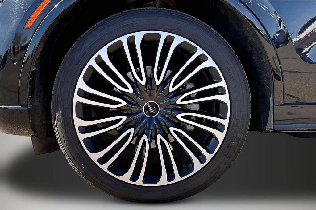 Used 2022 Lincoln Aviator Black Label w/ Dynamic Handling Package AWD/4WD image 32