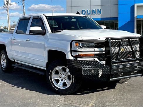 Used 2018 Chevrolet Silverado 1500 LT w/ Texas Edition image 9