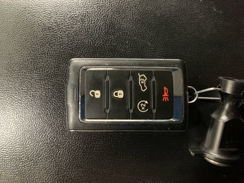 Used 2023 Jeep Grand Cherokee Limited AWD/4WD image 15