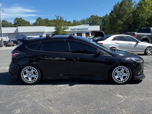 Used 2016 Ford Focus ST w/ Equipment Group 401A FWD image 2