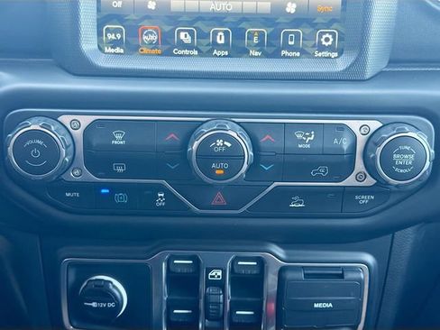 Used 2023 Jeep Wrangler Unlimited Sahara AWD/4WD image 45