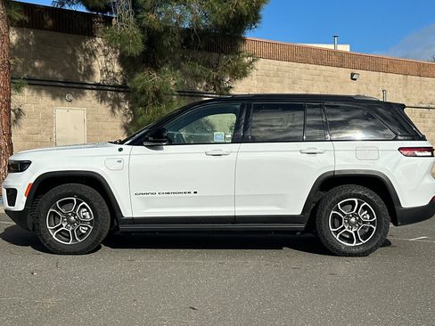 New 2023 Jeep Grand Cherokee Trailhawk w/ Advanced Protech Group II image 6