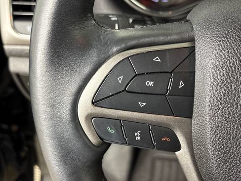Used 2018 Jeep Grand Cherokee Altitude RWD image 18