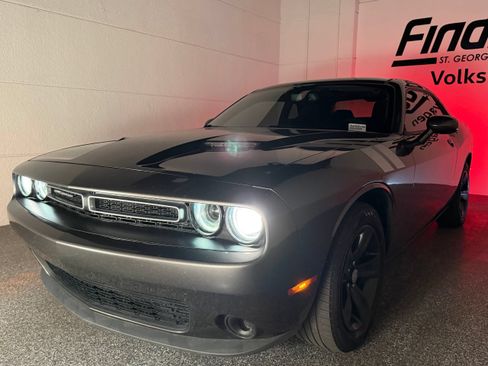 Used 2016 Dodge Challenger SXT RWD image 33