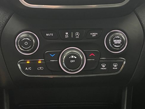 Used 2021 Jeep Cherokee Latitude Plus FWD image 25