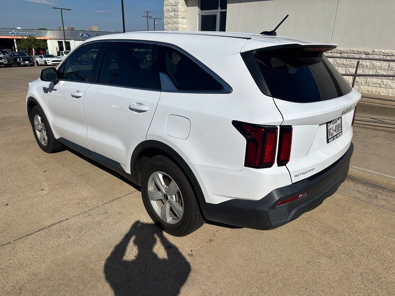 Used 2023 Kia Sorento LX FWD image 8