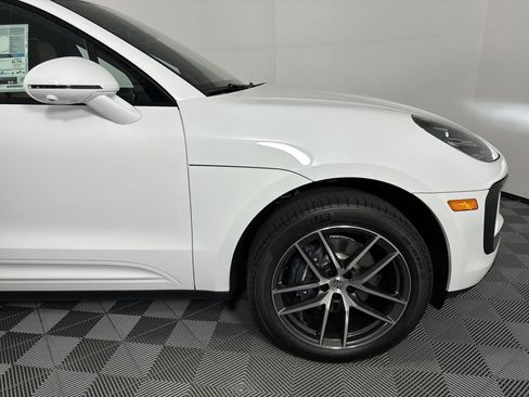 Certified 2025 Porsche Macan image 11