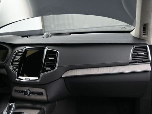 Used 2024 Volvo XC90 B6 Ultimate w/ Lounge Package image 17