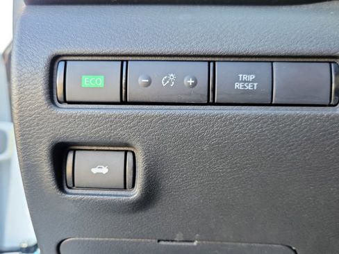 Used 2025 Nissan Sentra S image 18